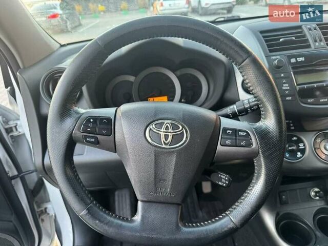 Білий Тойота РАВ 4, об'ємом двигуна 2.23 л та пробігом 281 тис. км за 7999 $, фото 23 на Automoto.ua