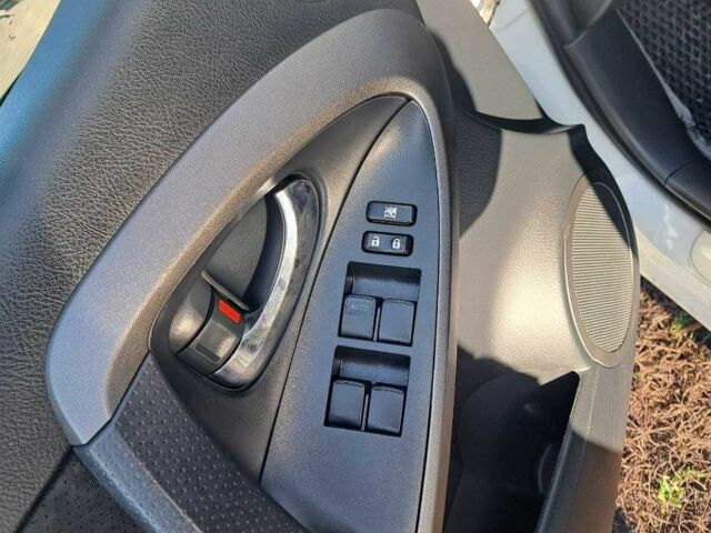 Белый Тойота РАВ 4, объемом двигателя 2.2 л и пробегом 300 тыс. км за 11000 $, фото 18 на Automoto.ua