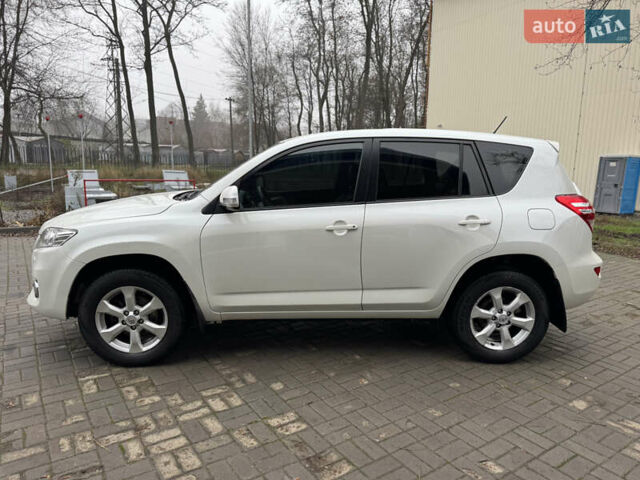 Белый Тойота РАВ 4, объемом двигателя 1.99 л и пробегом 186 тыс. км за 11999 $, фото 4 на Automoto.ua