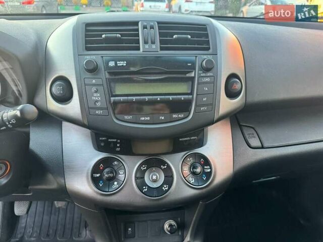 Білий Тойота РАВ 4, об'ємом двигуна 2.23 л та пробігом 281 тис. км за 7999 $, фото 34 на Automoto.ua