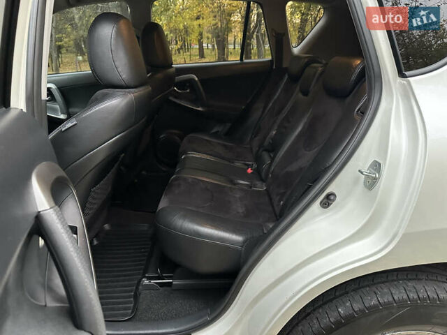Белый Тойота РАВ 4, объемом двигателя 2 л и пробегом 186 тыс. км за 12999 $, фото 24 на Automoto.ua