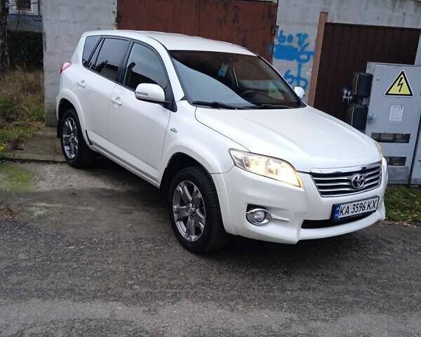 Белый Тойота РАВ 4, объемом двигателя 2.2 л и пробегом 200 тыс. км за 13999 $, фото 4 на Automoto.ua