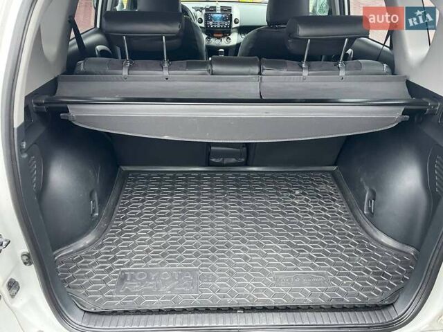 Белый Тойота РАВ 4, объемом двигателя 2.23 л и пробегом 218 тыс. км за 12000 $, фото 6 на Automoto.ua