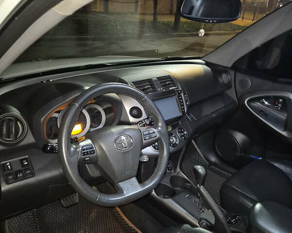 Белый Тойота РАВ 4, объемом двигателя 1.99 л и пробегом 226 тыс. км за 15000 $, фото 7 на Automoto.ua