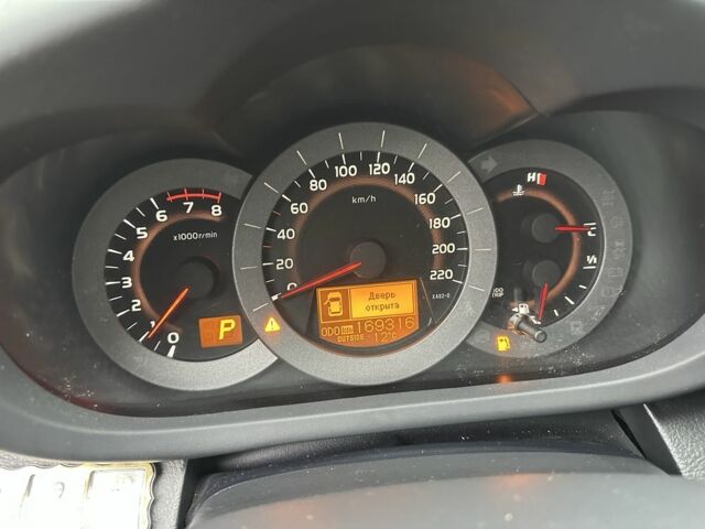 Білий Тойота РАВ 4, об'ємом двигуна 0 л та пробігом 168 тис. км за 12900 $, фото 12 на Automoto.ua