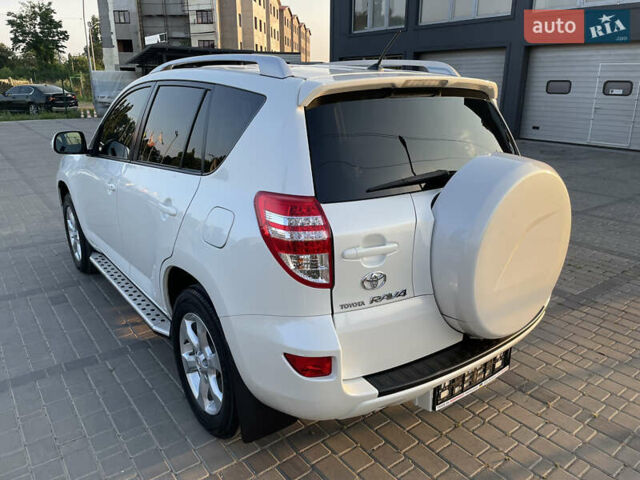 Білий Тойота РАВ 4, об'ємом двигуна 2 л та пробігом 174 тис. км за 13000 $, фото 11 на Automoto.ua