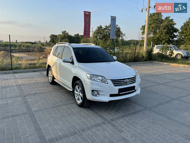 Білий Тойота РАВ 4, об'ємом двигуна 2 л та пробігом 174 тис. км за 13000 $, фото 2 на Automoto.ua