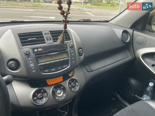 Белый Тойота РАВ 4, объемом двигателя 2 л и пробегом 122 тыс. км за 13900 $, фото 27 на Automoto.ua