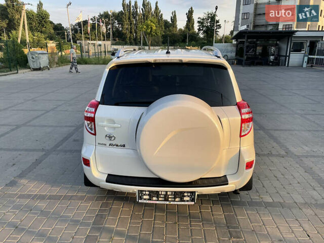 Білий Тойота РАВ 4, об'ємом двигуна 2 л та пробігом 174 тис. км за 13000 $, фото 9 на Automoto.ua