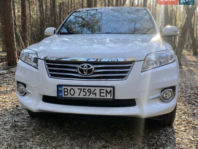 Белый Тойота РАВ 4, объемом двигателя 2.23 л и пробегом 245 тыс. км за 11999 $, фото 1 на Automoto.ua