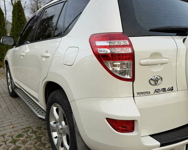 Белый Тойота РАВ 4, объемом двигателя 1.99 л и пробегом 225 тыс. км за 13200 $, фото 6 на Automoto.ua
