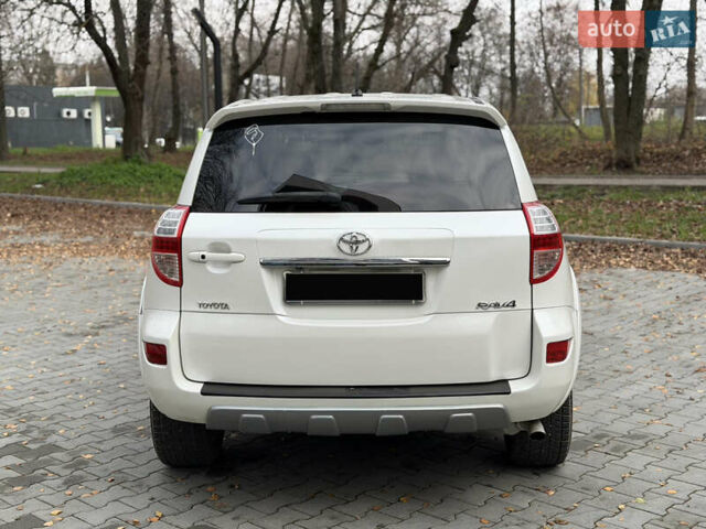 Белый Тойота РАВ 4, объемом двигателя 2.23 л и пробегом 185 тыс. км за 13300 $, фото 4 на Automoto.ua