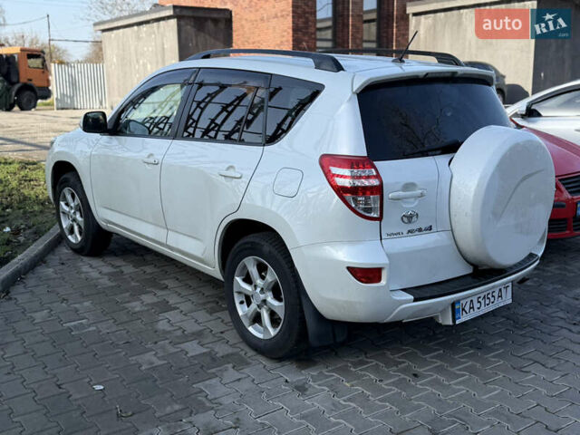 Белый Тойота РАВ 4, объемом двигателя 2 л и пробегом 170 тыс. км за 12400 $, фото 1 на Automoto.ua