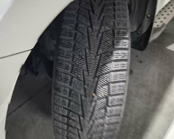 Белый Тойота РАВ 4, объемом двигателя 1.99 л и пробегом 226 тыс. км за 15000 $, фото 13 на Automoto.ua