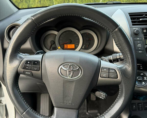 Белый Тойота РАВ 4, объемом двигателя 1.99 л и пробегом 225 тыс. км за 13200 $, фото 10 на Automoto.ua