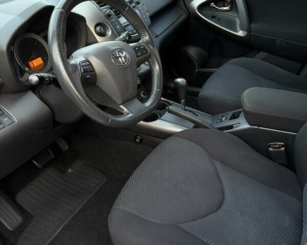 Белый Тойота РАВ 4, объемом двигателя 1.99 л и пробегом 225 тыс. км за 13200 $, фото 12 на Automoto.ua