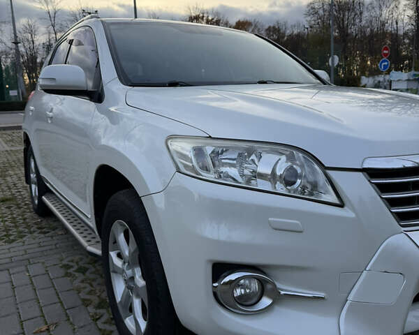 Белый Тойота РАВ 4, объемом двигателя 1.99 л и пробегом 225 тыс. км за 13200 $, фото 7 на Automoto.ua