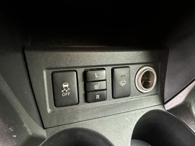 Білий Тойота РАВ 4, об'ємом двигуна 0 л та пробігом 168 тис. км за 12900 $, фото 13 на Automoto.ua