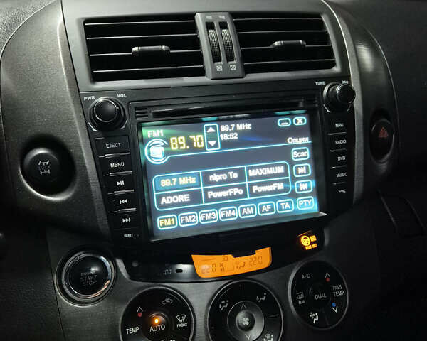 Белый Тойота РАВ 4, объемом двигателя 1.99 л и пробегом 226 тыс. км за 15000 $, фото 9 на Automoto.ua