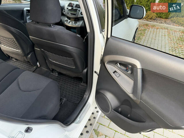 Белый Тойота РАВ 4, объемом двигателя 1.99 л и пробегом 225 тыс. км за 13200 $, фото 17 на Automoto.ua