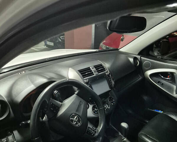 Белый Тойота РАВ 4, объемом двигателя 1.99 л и пробегом 226 тыс. км за 15000 $, фото 31 на Automoto.ua