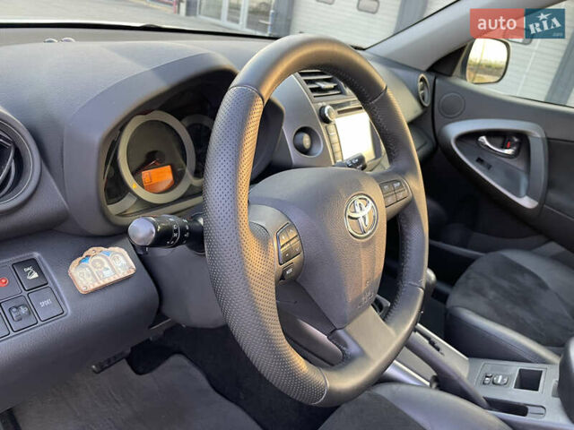 Білий Тойота РАВ 4, об'ємом двигуна 2 л та пробігом 174 тис. км за 13000 $, фото 32 на Automoto.ua