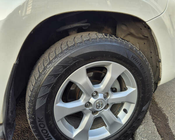 Белый Тойота РАВ 4, объемом двигателя 1.99 л и пробегом 226 тыс. км за 15000 $, фото 30 на Automoto.ua