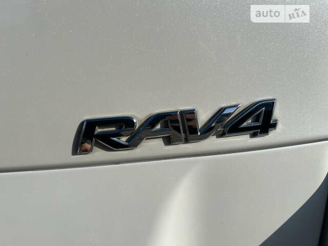 Белый Тойота РАВ 4, объемом двигателя 2.23 л и пробегом 204 тыс. км за 13800 $, фото 10 на Automoto.ua