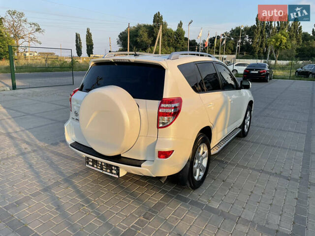 Білий Тойота РАВ 4, об'ємом двигуна 2 л та пробігом 174 тис. км за 13000 $, фото 8 на Automoto.ua