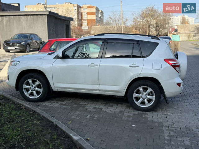 Белый Тойота РАВ 4, объемом двигателя 2 л и пробегом 170 тыс. км за 12400 $, фото 2 на Automoto.ua