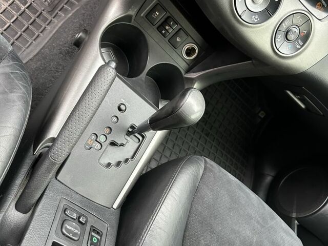 Білий Тойота РАВ 4, об'ємом двигуна 0 л та пробігом 168 тис. км за 12900 $, фото 14 на Automoto.ua