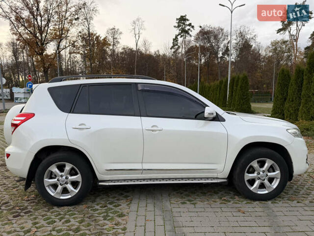 Белый Тойота РАВ 4, объемом двигателя 1.99 л и пробегом 225 тыс. км за 13200 $, фото 2 на Automoto.ua