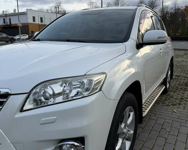 Белый Тойота РАВ 4, объемом двигателя 1.99 л и пробегом 225 тыс. км за 13200 $, фото 5 на Automoto.ua