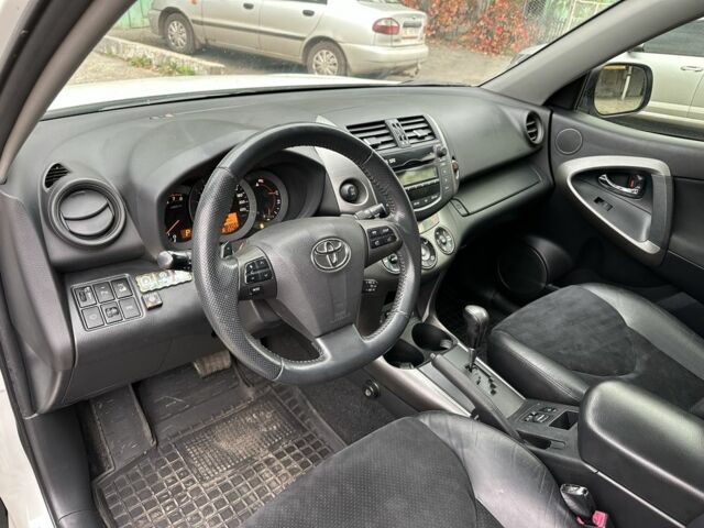 Білий Тойота РАВ 4, об'ємом двигуна 0 л та пробігом 168 тис. км за 12900 $, фото 8 на Automoto.ua