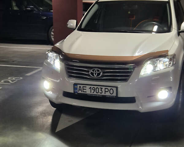 Белый Тойота РАВ 4, объемом двигателя 1.99 л и пробегом 226 тыс. км за 15000 $, фото 24 на Automoto.ua