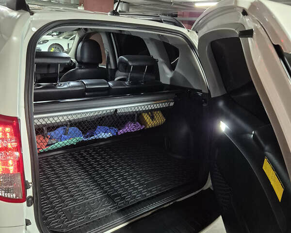 Белый Тойота РАВ 4, объемом двигателя 1.99 л и пробегом 226 тыс. км за 15000 $, фото 23 на Automoto.ua