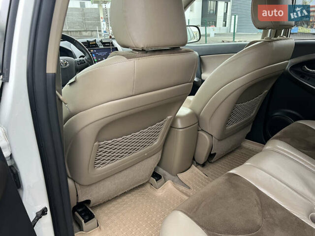 Белый Тойота РАВ 4, объемом двигателя 2 л и пробегом 156 тыс. км за 13950 $, фото 6 на Automoto.ua