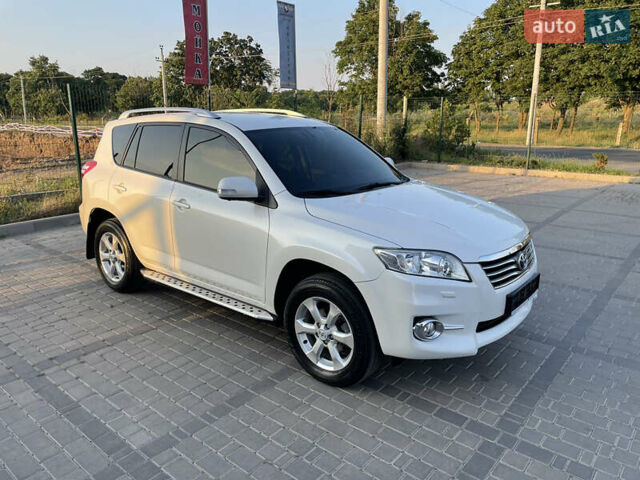 Білий Тойота РАВ 4, об'ємом двигуна 2 л та пробігом 174 тис. км за 13000 $, фото 4 на Automoto.ua