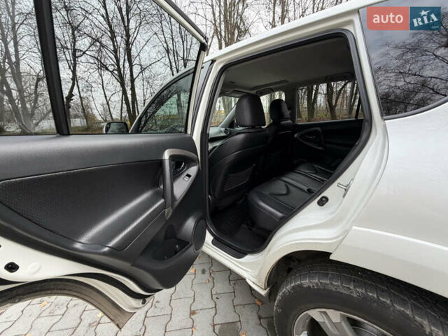Белый Тойота РАВ 4, объемом двигателя 2.23 л и пробегом 185 тыс. км за 13300 $, фото 12 на Automoto.ua