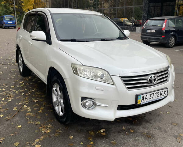 Белый Тойота РАВ 4, объемом двигателя 2 л и пробегом 122 тыс. км за 13900 $, фото 7 на Automoto.ua