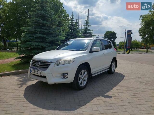 Белый Тойота РАВ 4, объемом двигателя 2 л и пробегом 173 тыс. км за 13400 $, фото 2 на Automoto.ua