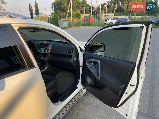 Білий Тойота РАВ 4, об'ємом двигуна 2 л та пробігом 174 тис. км за 13000 $, фото 22 на Automoto.ua