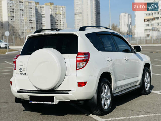 Белый Тойота РАВ 4, объемом двигателя 1.99 л и пробегом 164 тыс. км за 14000 $, фото 2 на Automoto.ua