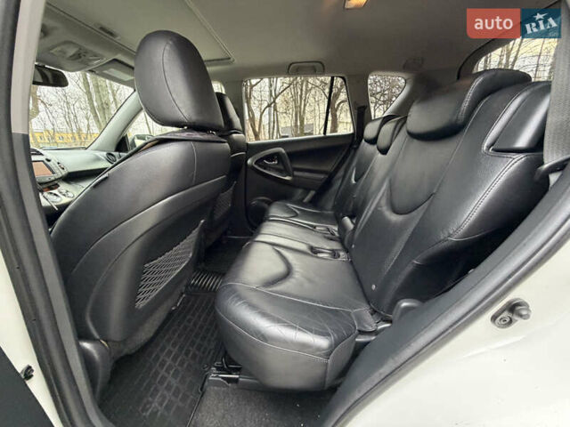 Белый Тойота РАВ 4, объемом двигателя 2.23 л и пробегом 185 тыс. км за 13300 $, фото 13 на Automoto.ua