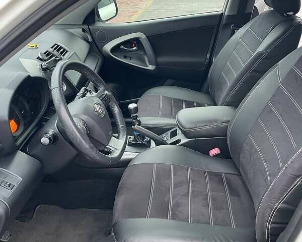 Белый Тойота РАВ 4, объемом двигателя 2.23 л и пробегом 218 тыс. км за 12000 $, фото 4 на Automoto.ua