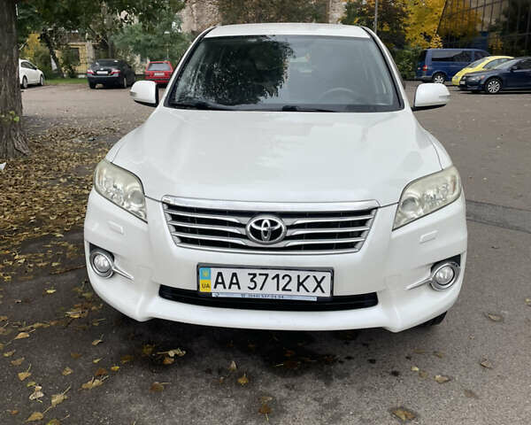 Белый Тойота РАВ 4, объемом двигателя 2 л и пробегом 122 тыс. км за 13900 $, фото 6 на Automoto.ua