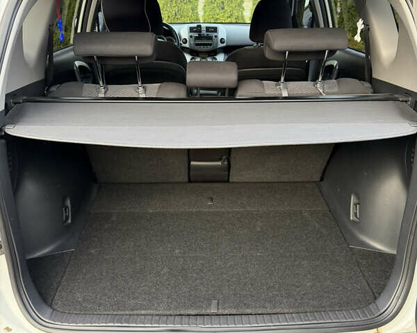 Белый Тойота РАВ 4, объемом двигателя 1.99 л и пробегом 225 тыс. км за 13200 $, фото 18 на Automoto.ua