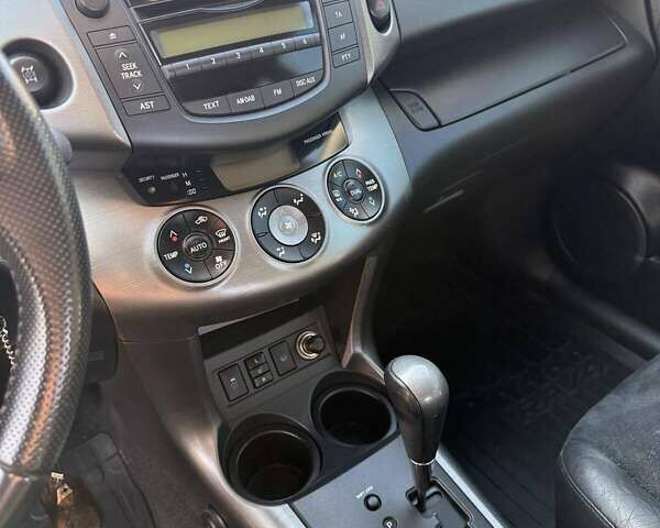 Білий Тойота РАВ 4, об'ємом двигуна 2 л та пробігом 128 тис. км за 15399 $, фото 6 на Automoto.ua