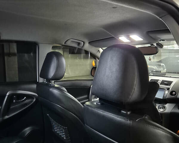 Белый Тойота РАВ 4, объемом двигателя 1.99 л и пробегом 226 тыс. км за 15000 $, фото 19 на Automoto.ua