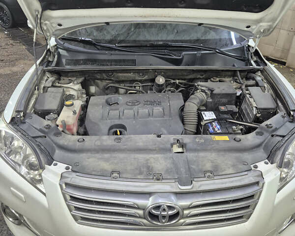 Белый Тойота РАВ 4, объемом двигателя 1.99 л и пробегом 226 тыс. км за 15000 $, фото 8 на Automoto.ua